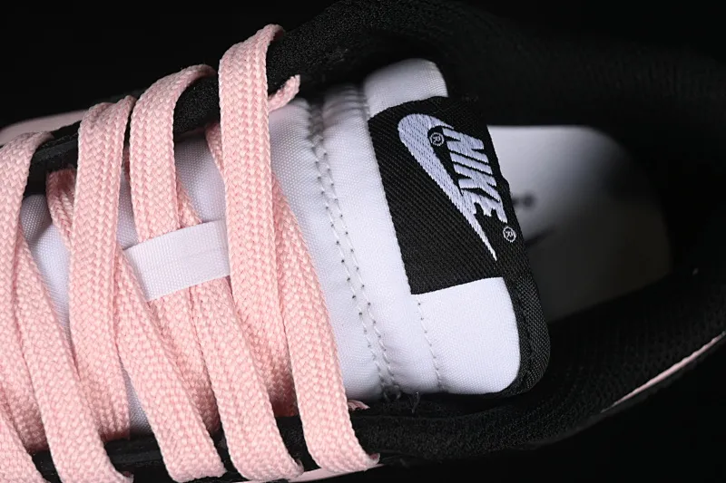 All categories Nk SB Dunk series Nk SB Dunk Low low-top sneakers Nk SB Dunk Low black and pink low-top casual sneakers CW1590-100